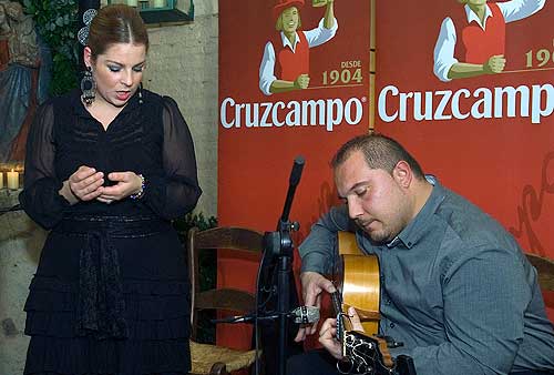 gema_mariscal_y_antonio_migueles_en_bodegas_campos_20120127_1922747884