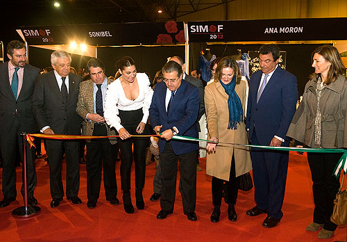 el_alcalde_de_sevilla_inaugura_simof_2012_1_20120203_2067757461