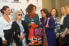 la_duquesa_de_alba_y_naty_abascal_20120203_1982161893