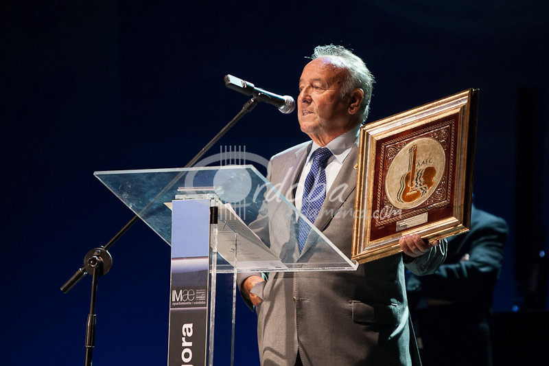 la_pea_manolo_caracol_recibe_el_cordobn_flamenco_2012_20121121_1024534147
