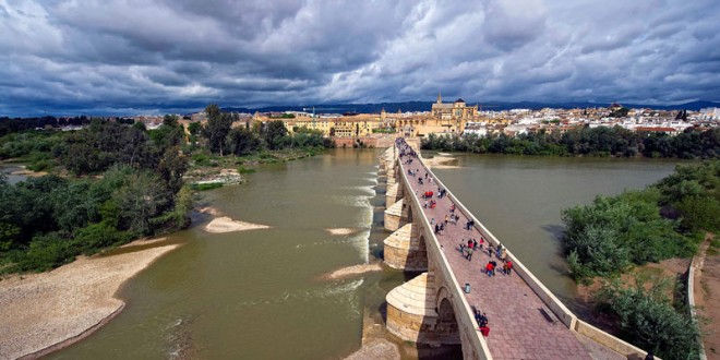 Puente Romano de Córdoba - Visitas guiadas a Córdoba - Córdoba a Pie -. Tour en Córdoba - Córdoba monumental - Tour por Casco Histórico de Córdoba