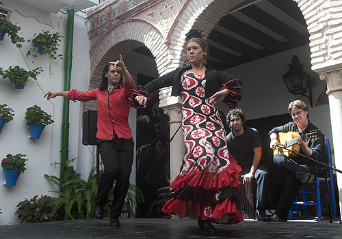 Ángel Reyes y Alexandra Sánchez, en uno de los espectáculos de las 'Matinales de Flamenco' de Patio Rey Heredia Veintidós