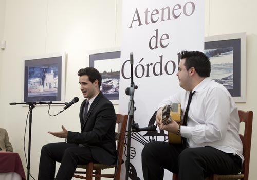 Bernardo Miranda y 'El Juani', en la final del I Premio 'Agustín Gómez' de flamenco del Ateneo de Córdoba. Foto: Miguel Valverde.