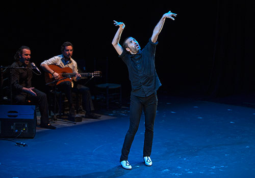 Israel Galván en un momento de su espectáculo 'La Edad de Oro' en el Gran Teatro de Córdoba. Foto: Toni Blanco.