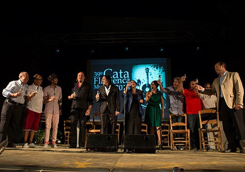 El brindis de artistas y autoridades sirvió para inaugurar la Cata Flamenca de Montilla 2013. Foto: Miguel Valverde.