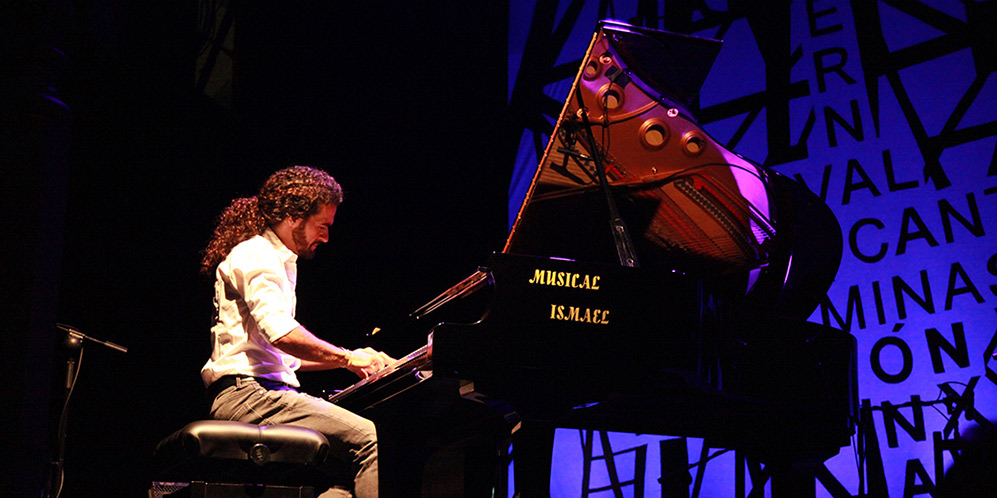 El pianista Alfonso Aroca, en uno de los momentos de su actuación de La Unión. Foto: cordobaflamenca.com