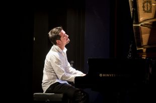 El pianista cordobés Juan Antonio Sánchez, finalista del Festival Internacional del Cante de Las Minas de La Unión. Foto: M. Valverde.