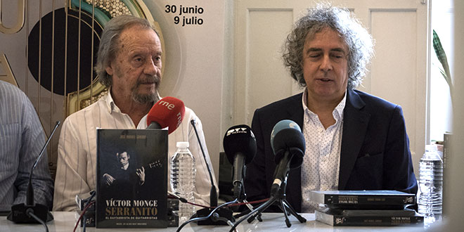 Víctor Monge 'Serranito', junto a José Manuel Gamboa, en el acto de presentación celebrado en Córdoba. Foto: cordobaflamenca.com