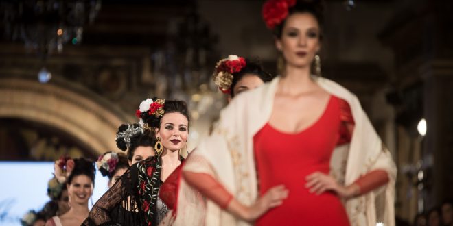 Lola Azahares - We love Flamenco 2018 - Moda Flamenca - Trajes de Flamenca