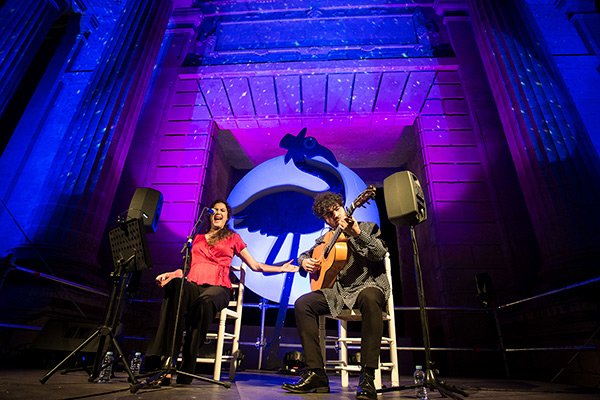 Alba Molina, en la Puerta del Puente. Foto: Miguel Valverde. - Noche Blanca del Flamenco 2018
