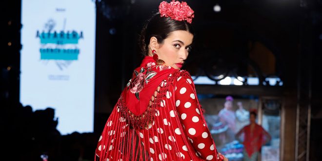 Carmen Acedo presenta su nueva línea comercial 'Alfarera' en la pasarela We love Flamenco 2020. Foto: Chema Soler.
