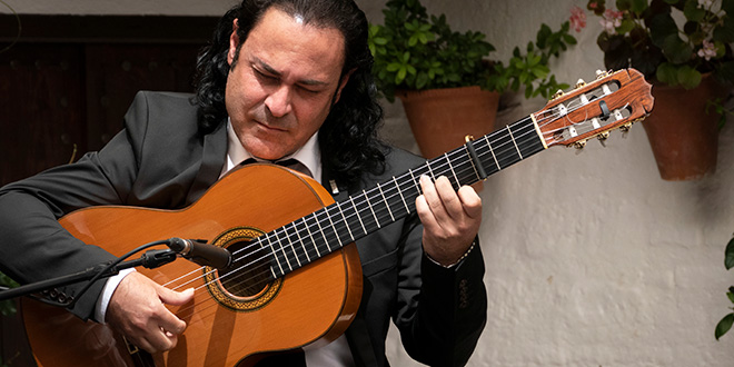 El guitarrista Chaparro de Málaga en una actuación celebrada en la Posada del Potro. Foto: A. Higuera.