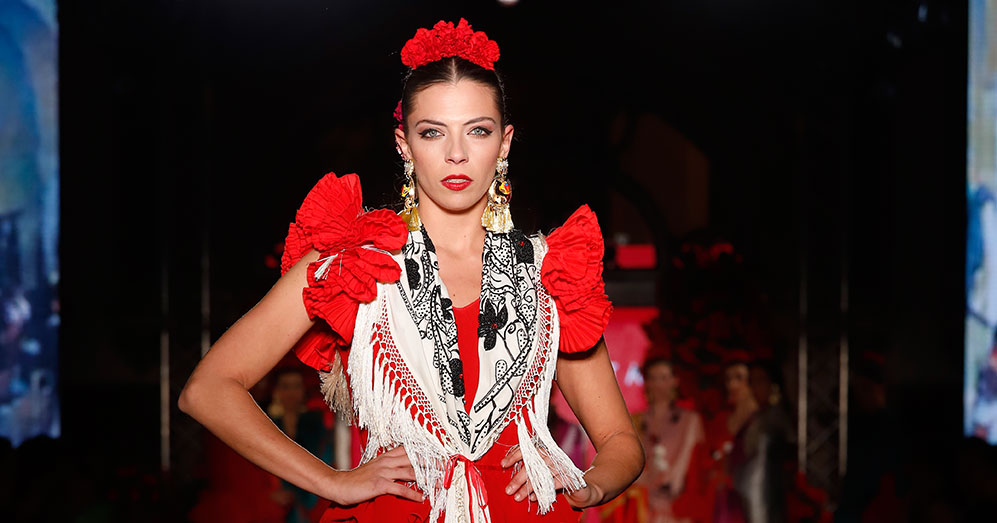 'Canela y fuego' es la nueva colección que la diseñadora Rocío Peralta ha presentado en la pasarela de moda flalmenca 'We love Flamenco' 2020. Foto: Chema Soler.