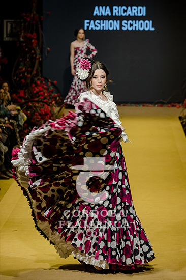 Nueva colección de trajes de flamenca de Ana Ricardi en la Pasarela Flamenca de Jerez 2020. Foto: Christian Cantizano.