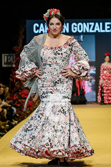 Nueva colección de trajes de flamenca de Carmen Gónzalez en la Pasarela Flamenca de Jerez 2020. Foto: Christian Cantizano..