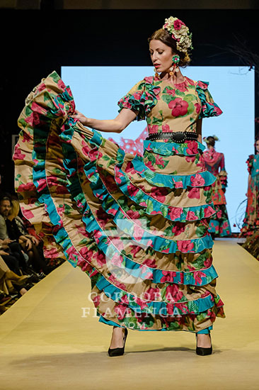 Nueva colección de trajes de flamenca de Degitana en la Pasarela Flamenca de Jerez. Foto: Christian Cantizano.