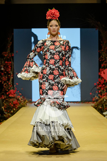 Nueva colección de trajes de flamenca de Rocío Lama en la Pasarela Flamenca de Jerez 2020. Fotos: Christian Cantizano.