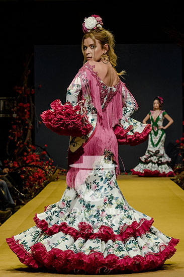 Nueva colección de trajes de flamenca de Teresa Ninú en la Pasarela Flamenca de Jerez 2020. Foto: Christian Cantizano.