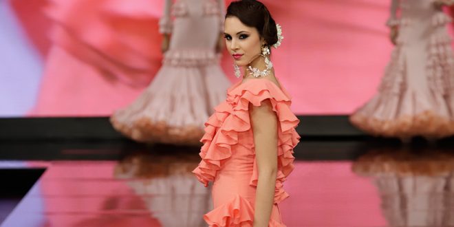 Nueva colección de trajes de flamenca de Cristina Vázquez en Simof. Foto: Chema Soler.