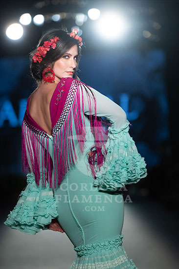 We love flamenco 2022. Carmen Acedo. Trajes de flamenca y complementos. Moda Flamenca.