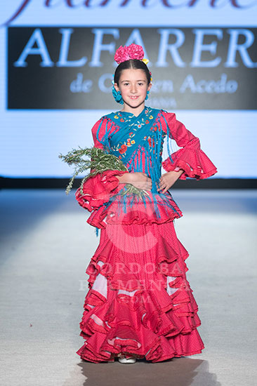 We love flamenco 2022. Moda flamenca infantil. Trajes de flamenca para niñas y niños. Complementos.