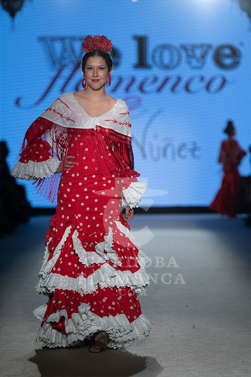 We love flamenco 2022. Moda flamenca infantil. Trajes de flamenca para niñas y niños. Complementos.