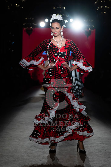 We love flamenco 2022. El Ajolí. Trajes de flamenca y complementos. Moda Flamenca.