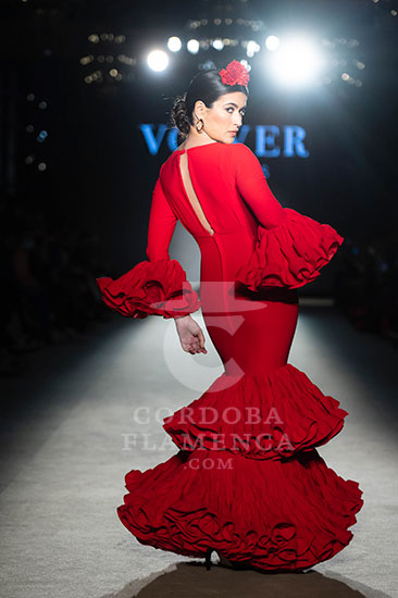 We love flamenco 2022. Lucía Herreros. Trajes de flamenca y complementos. Moda flamenca