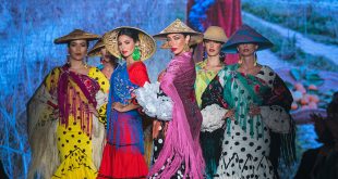 We love flamenco 2022. Rocío Peralta. Trajes de flamenca y complementos. Moda flamenca