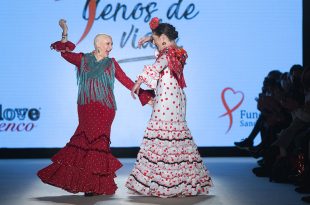 We love flamenco 2022. Fundación Sandra Ibarra. Trajes de flamenca y complementos. Desfile benéfico moda flamenca.