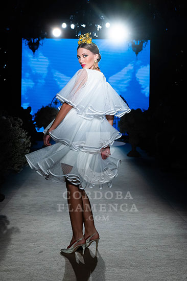 We love flamenco 2022. Pasarela de Moda Flamenca. Desfile Santana Diseños. Trajes de flamenca y complementos.