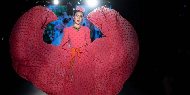 We love flamenco 2022. José Manuel Valencia. Trajes de flamenca y complementos. Moda flamenca