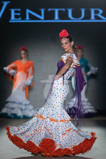 We love flamenco 2022. Ventura. Trajes de flamenca y complementos. Moda flamenca.