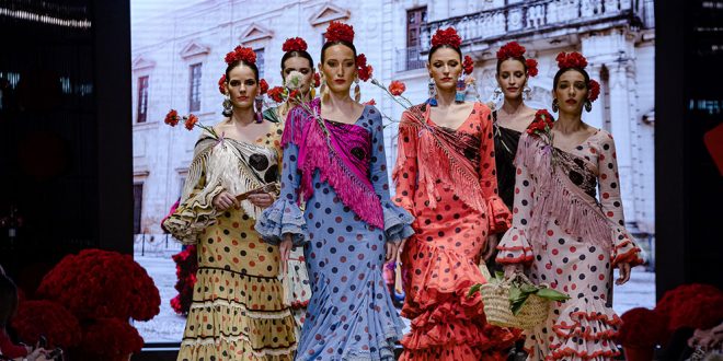 Pasarela Flamenca de Jerez 2022. Rocío Peralta. Moda flamenca. Trajes de flamenca y complementos.