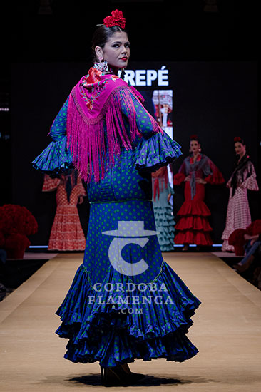 Pasarela Flamenca de Jerez 2022. Hermandad del Rocío. Desfile benéfico. Moda flamenca. Trajes de flamenca y complementos.