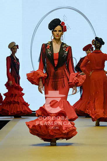Pasarela Flamenca de Jerez 2022. Yuyadas, José Raposo y Twins Enedos. Diseñadores de moda flamenca de Sanlúcar de Barrameda. Trajes de flamenca y complementos.