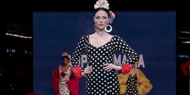Pasarela Flamenca de Jerez 2022.. Amparo Macías. Moda flamenca. Trajes de flamenca y complementos.
