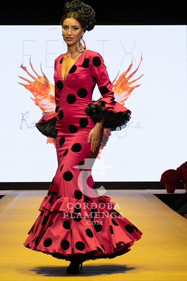 Pasarela Flamenca de Jerez 2022. Rocío Lama. Moda flamenca. Trajes de flamenca y complementos