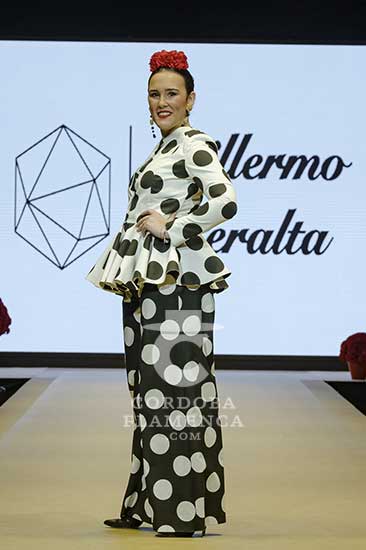 Pasarela Flamenca de Jerez 2022. Guillermo Peralta. Moda flamenca. Trajes de flamenca y complementos.