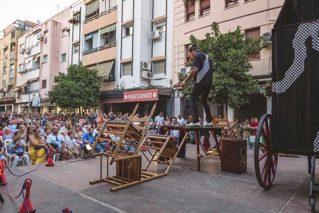 El Barrio, el artista que pasó de la peña flamenca a los escenarios  multitudinarios