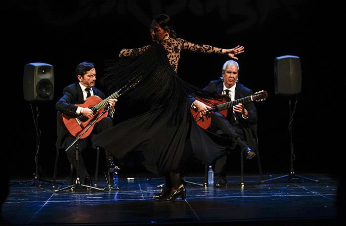 José María Gallardo y Miguel Ángel Cortés y la bailaora Ana Morales, en el estreno de Albéniz Flamenco. Foto: IMAE.