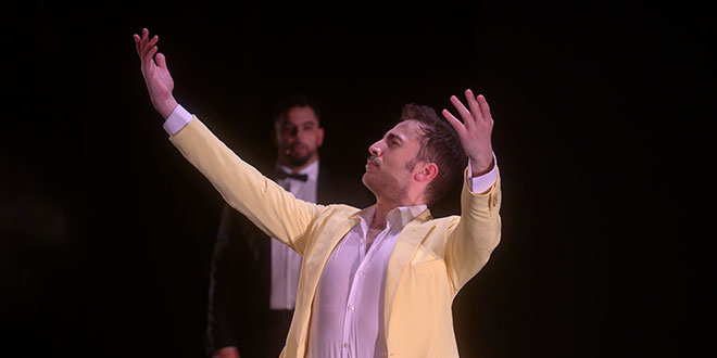 Marco Flores, en uno de los momentos del espectáculo 'Sota, caballo y reina'. Foto: Toni Blanco.