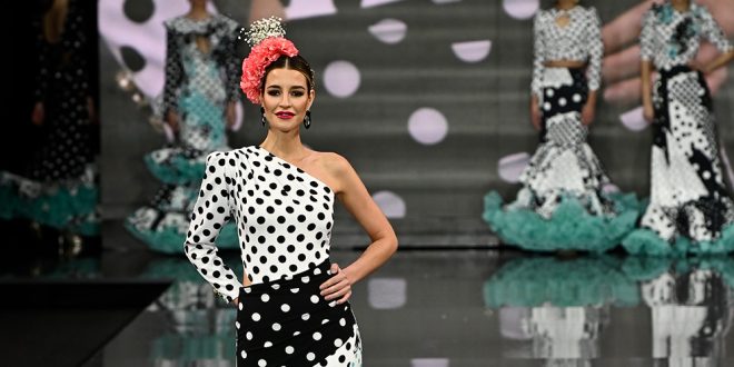 Carmen Benítez. Simof 2023. Moda flamenca. Trajes de flamenca y complementos.