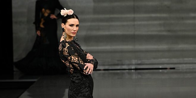 Carmen Latorre. Simof 2023. Moda flamenca. Trajes de flamenca y complementos.