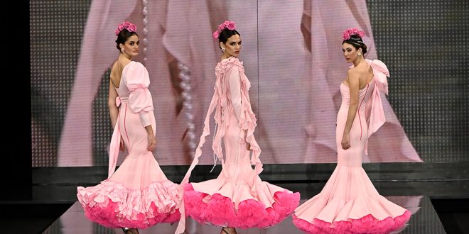 De lunares y volantes. Simof 2023. Moda flamenca. Trajes de flamenca y complementos.