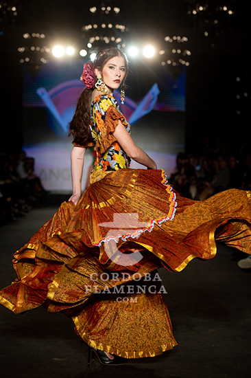 We love flamenco 2023. Ángela y Adela. Trajes de flamenca y complementos. Moda flamenca