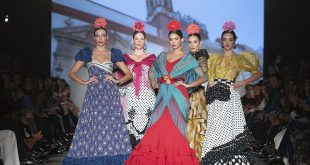 We love flamenco 2023. Desfile benéfico Hermandad del Rocío de Triana. Moda flamenca. Trajes de flamenca y complementos.