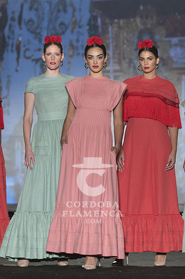 We love flamenco 2023. Desfile benéfico Hermandad del Rocío de Triana. Moda flamenca. Trajes de flamenca y complementos.