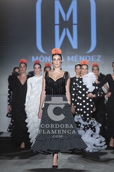 We love flamenco 2023. Mónica Méndez. Moda flamenca. Trajes de flamenca y complementos.