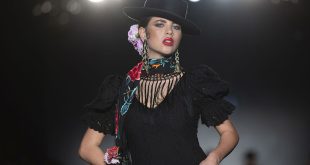 We love flamenco 2023. Rocío Peralta. Moda Flamenca. Trajes de flamenca y complementos.